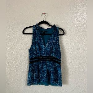 🎀3/$10 BCBG Maxazria Sleeveless V Neck Top